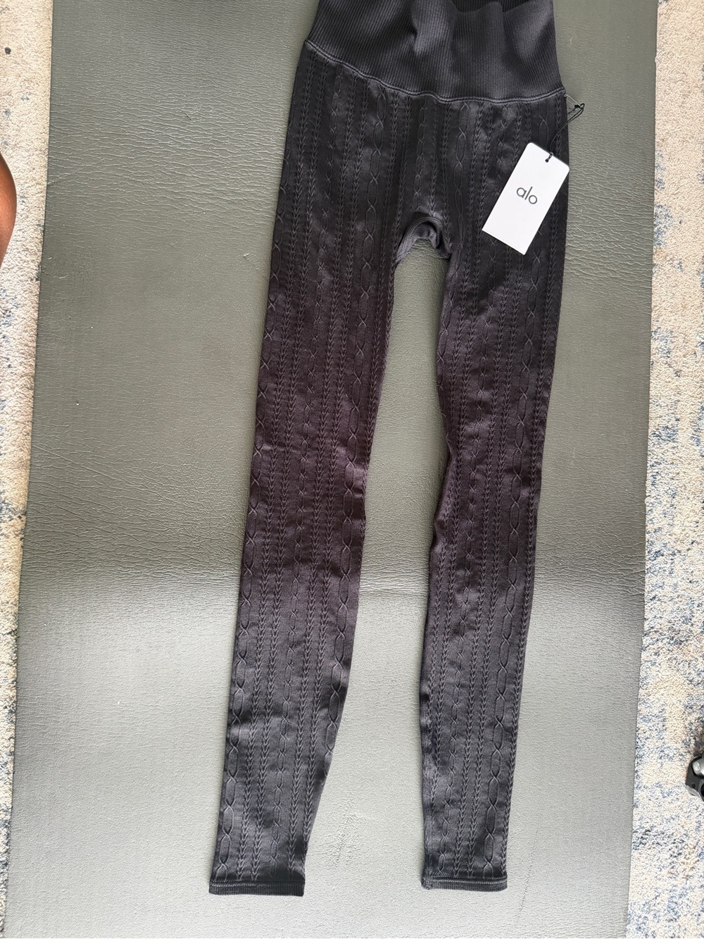 ALO women’s patterned Black Leggings size XXS